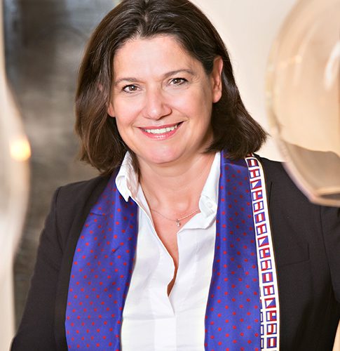 Headshot of Periodontist Dr. Minou Karbakhsch